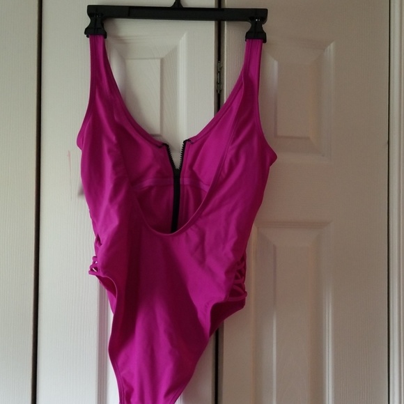 Bathing suit - Picture 2 of 4